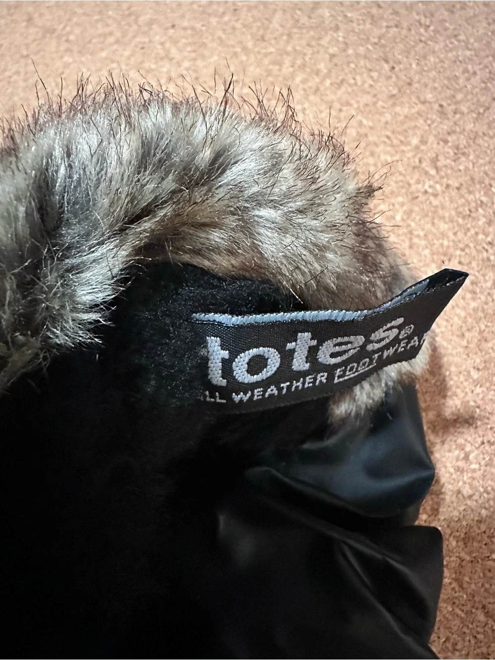 totes Black Quilted Faux-Fur Cuff Insulated Winter Boots
